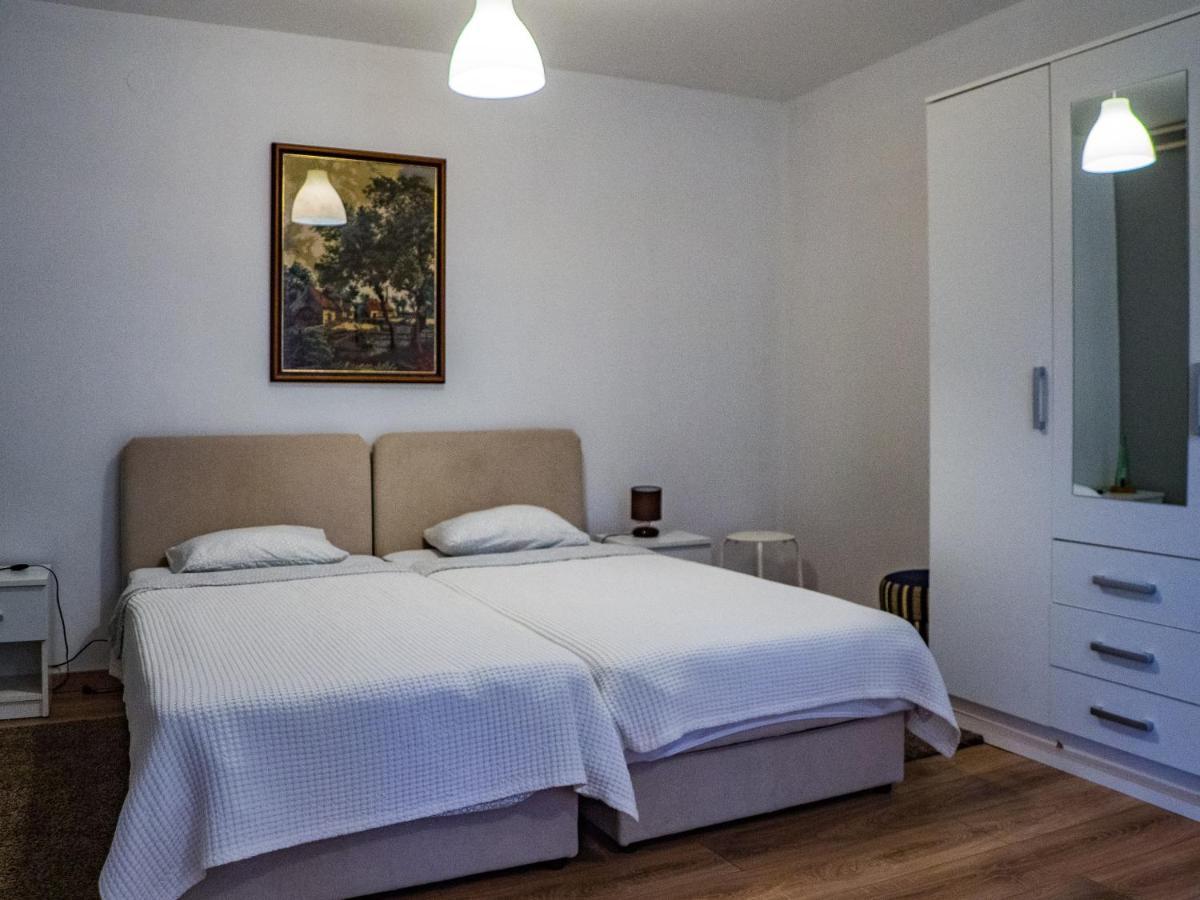Apartment Dubovac คาร์โลวัตส์ ภายนอก รูปภาพ
